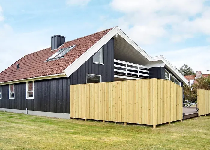 10 Person Holiday In Thisted *